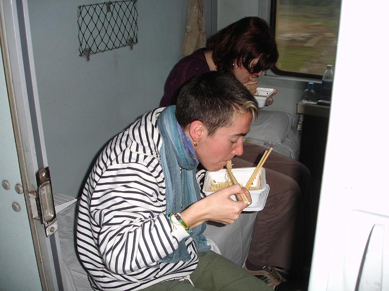 044- Petit dejeuner dans le train couchettes hanoi Hue.JPG - Petit déjeuner dans le train couchettes Hanoi Hué